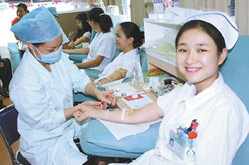 醫護人員義務獻血